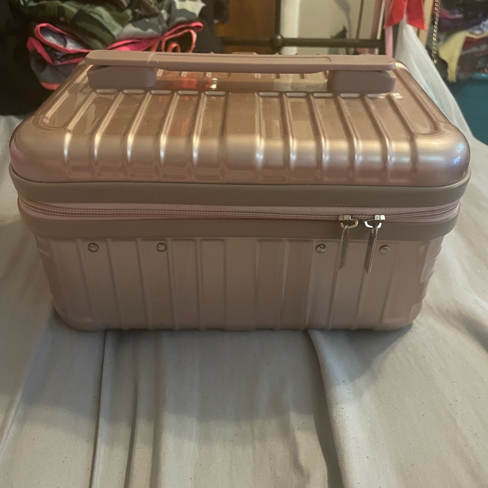 Rose gold makeup case!